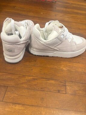 UGG Goldencush Sneakers Women’s 9.5/Men’s 8.5